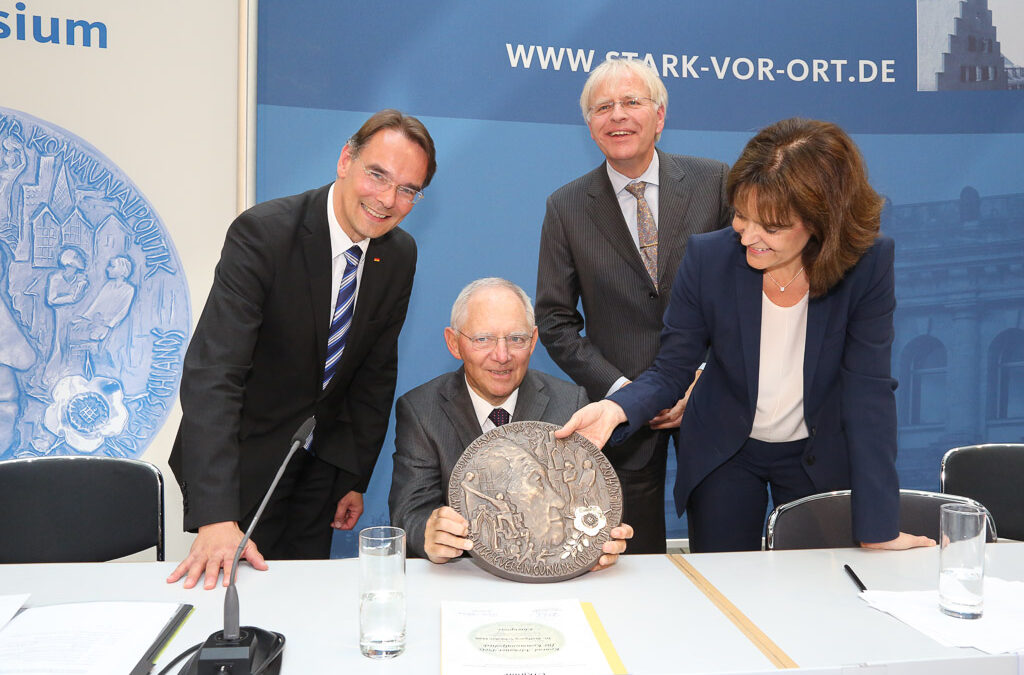 KPV würdigt Bundesfinanzminister Dr. Wolfgang Schäuble mit dem „Konrad-Adenauer-Sonderpreis für Kommunalpolitik“