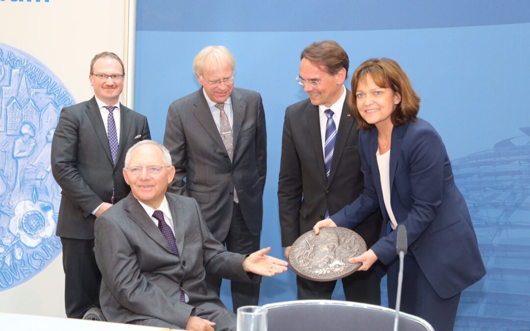 Bilder von der Preisverleihung: Wolfgang Schäuble erhält den Sonderpreis der KPV am 22.5.2015